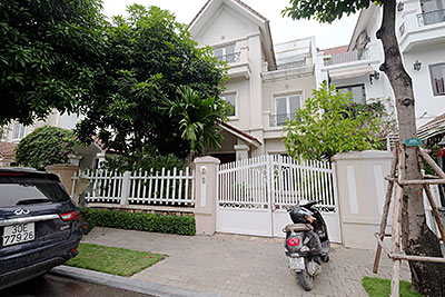 Vinhomes Riverside: Reasonable price 03BRs villa in Hoa Lan 1, short walk to Almaz