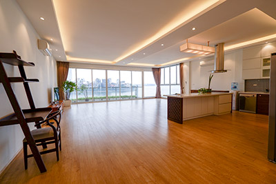 Cho thuê căn hộ dịch vụ 3 phòng ngủ, rộng 220m2, view Hồ Tây tại mặt phố Quảng An Hà Nội