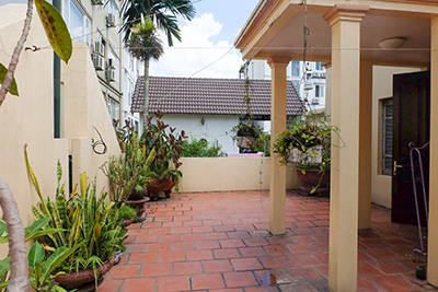 Well kept 3-bedroom house to rent in Tay Ho with top floor terrace