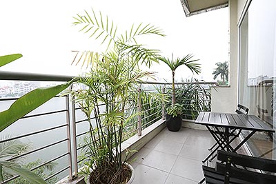 Westalke view high floor 02 bedroom apartment on Tu Hoa street