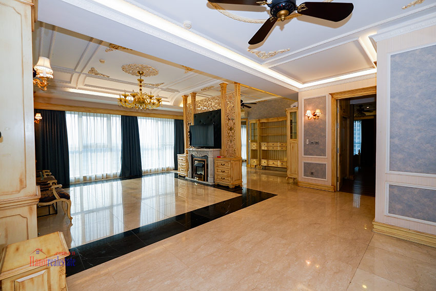Western Classical 2-bedrooms apartment with Golf course view at L1 4