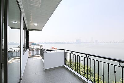 Căn hộ mới, đầy đủ nội thất ban công toàn cảnh hồ Tây tại làng cổ Yên Phụ.