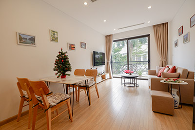 Cho thuê căn hộ 2 phòng ngủ view Hồ Tây, gần khách sạn InterContinental Hà Nội