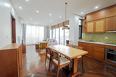 Cho thuê căn hộ 02 phòng ngủ, 100m2, view Hồ Tây, tại Quảng An, Tây Hồ