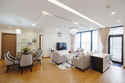 Westlake view corner apartment in Vinhomes Metropolis for rent