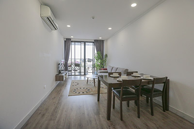Cho thuê căn hộ view Hồ Tây, tầng cao, ban công rộng tại đường Xuân Diệu, Hà Nội